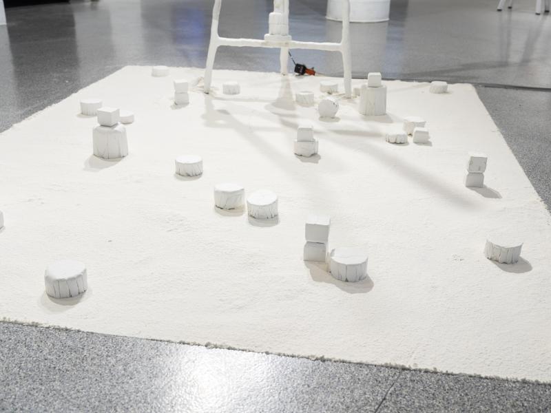 floor sculpture with plaster pieces placed on a flour ground surface 